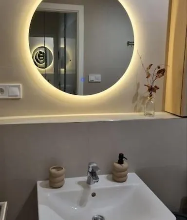 M&m1 Near Center With Free Parking - Ac Apartmán *