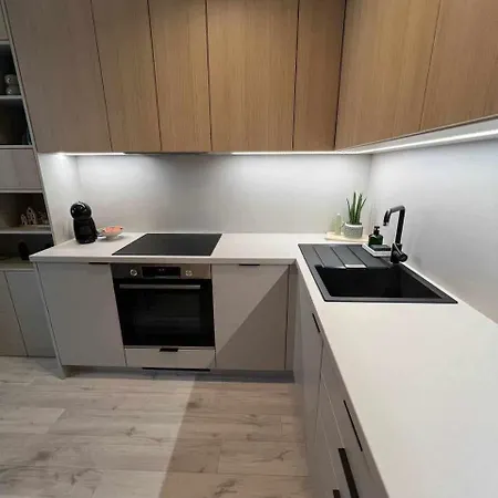 M&M1 Studio Apartment Near Center - Free Garage Parking - Ac