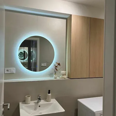 M&M1 Studio Apartment Near Center - Free Garage Parking - Ac