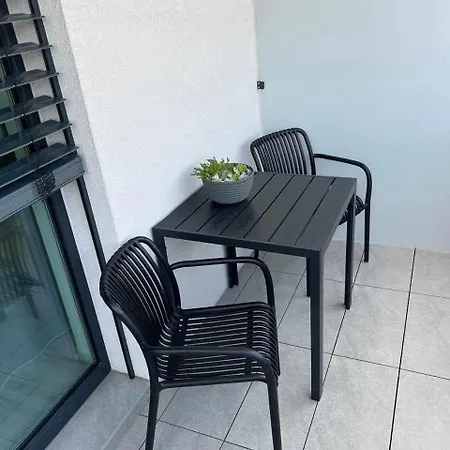 M&M1 Studio Apartment Near Center - Free Garage Parking - Ac * Koszyce